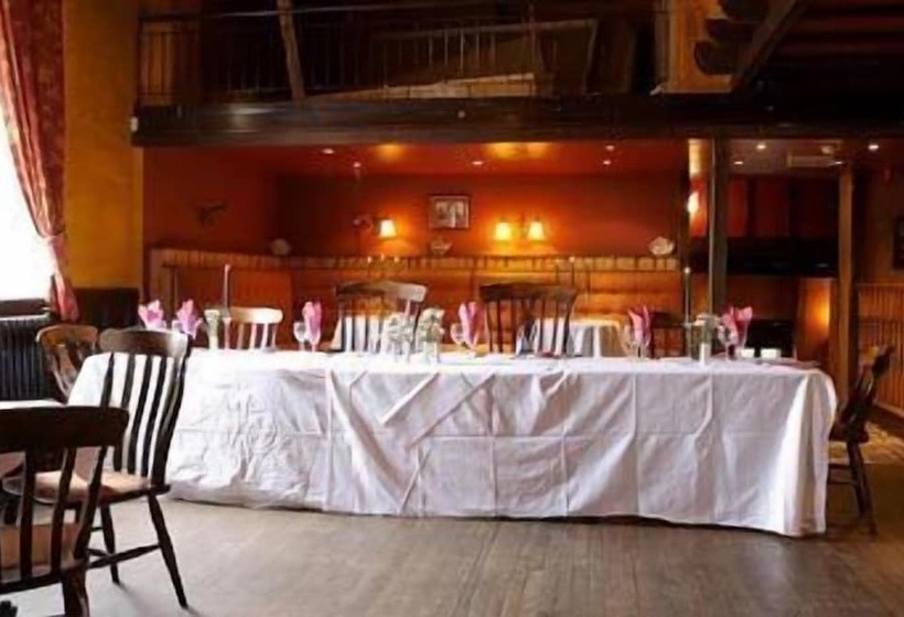 ホテル The Old Crown Coaching Inn