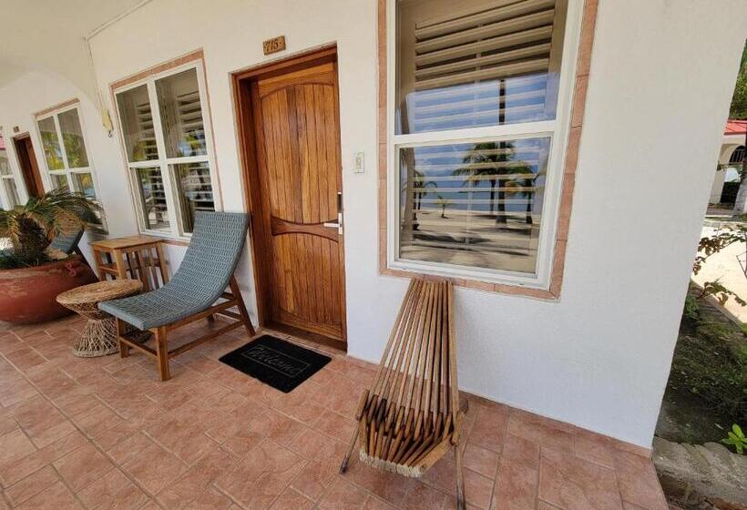 בית מלון כפרי The Placencia