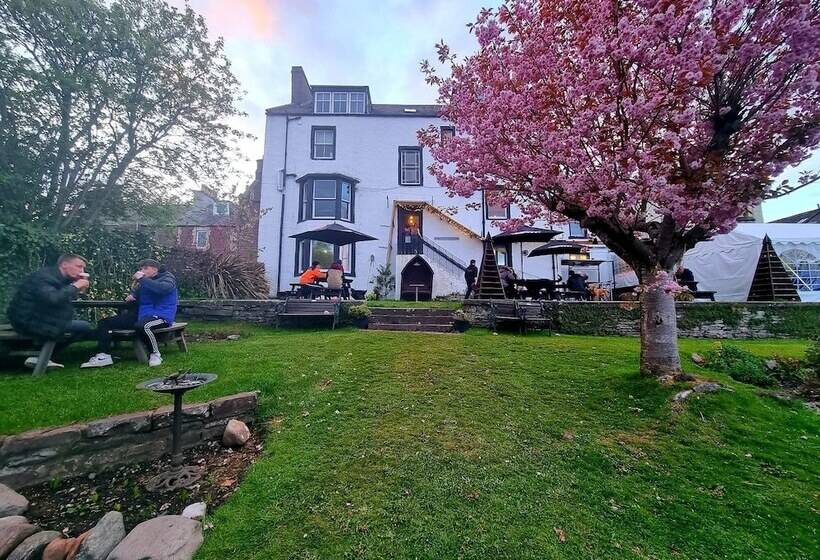 בית מלון כפרי The Tower Gastro Pub & Apartments