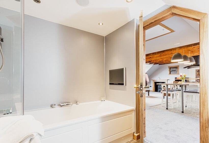 호텔 The Tower Gastro Pub & Apartments