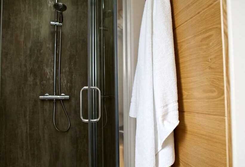 호텔 The Tower Gastro Pub & Apartments