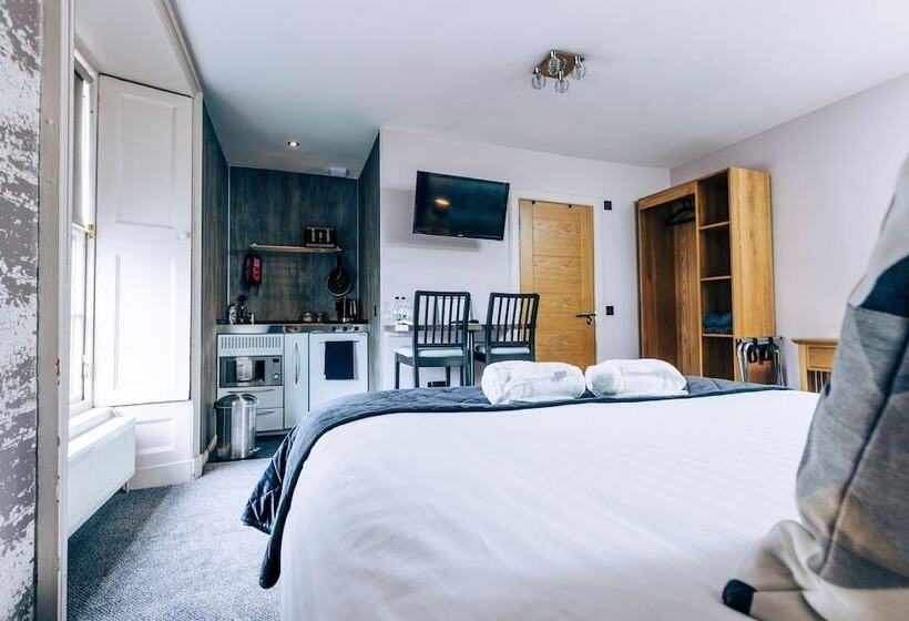 בית מלון כפרי The Tower Gastro Pub & Apartments