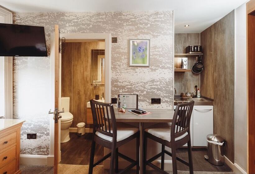 בית מלון כפרי The Tower Gastro Pub & Apartments