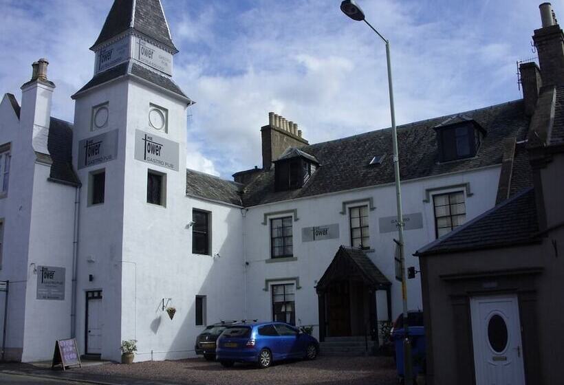 בית מלון כפרי The Tower Gastro Pub & Apartments