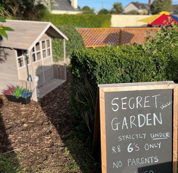 ホテル Thorverton Arms