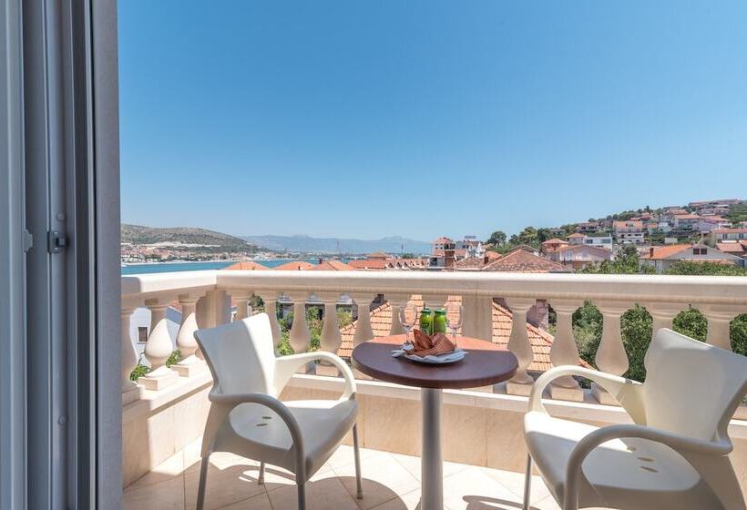 هتل Trogir Palace