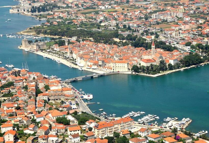 هتل Trogir Palace