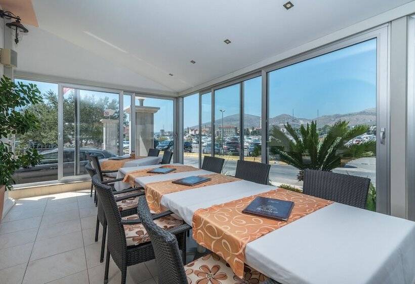 هتل Trogir Palace