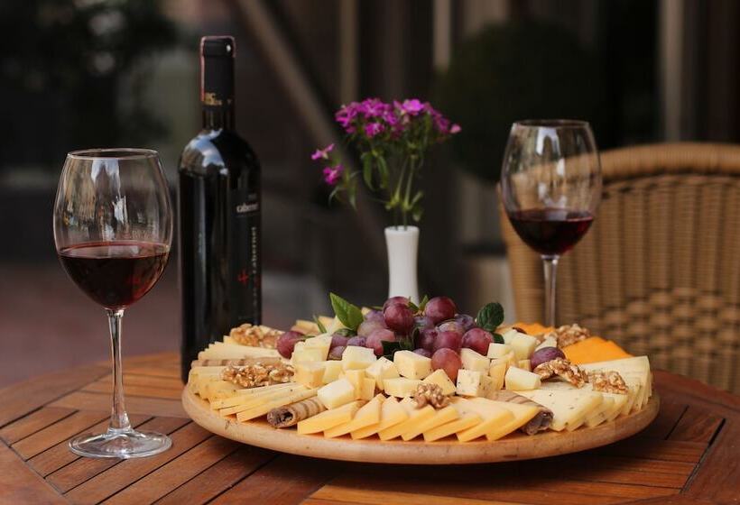 Housez Suites And Apartments Special Class