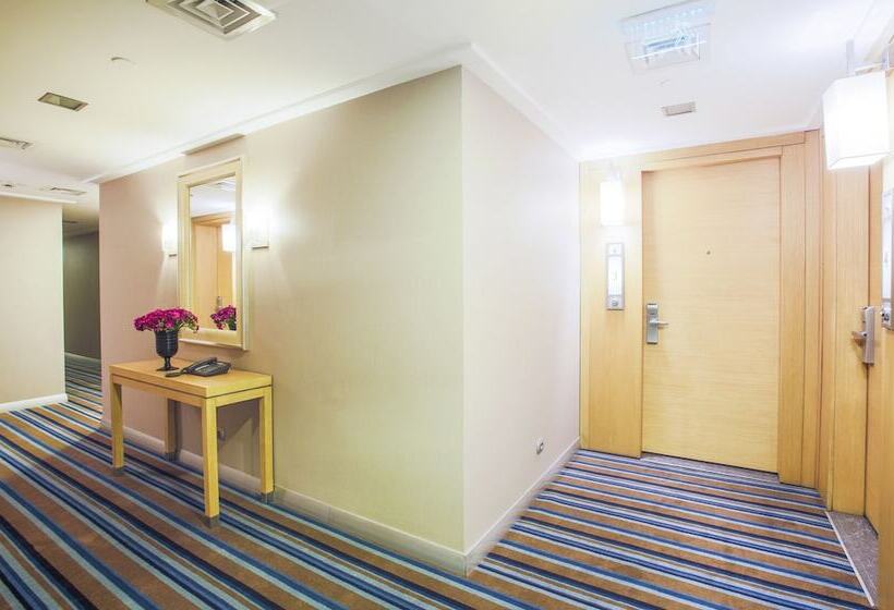 Housez Suites And Apartments Special Class