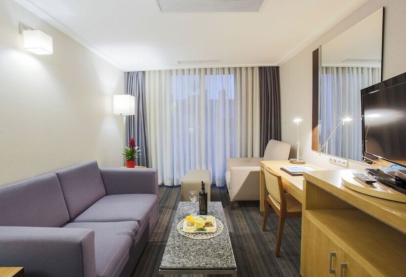 Housez Suites And Apartments Special Class