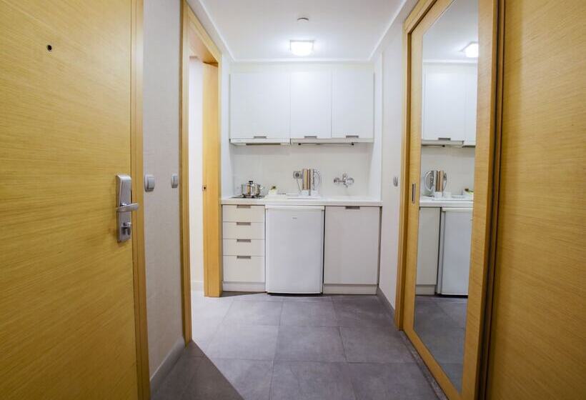 Housez Suites And Apartments Special Class