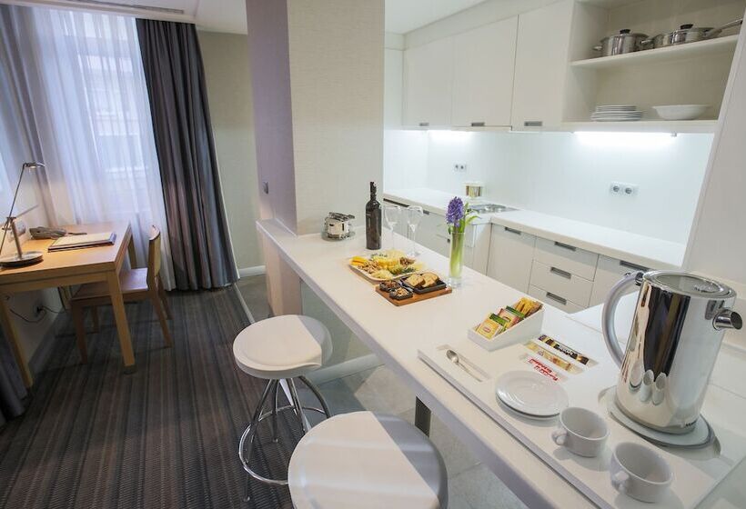 Housez Suites And Apartments Special Class