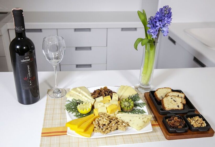 Housez Suites And Apartments Special Class