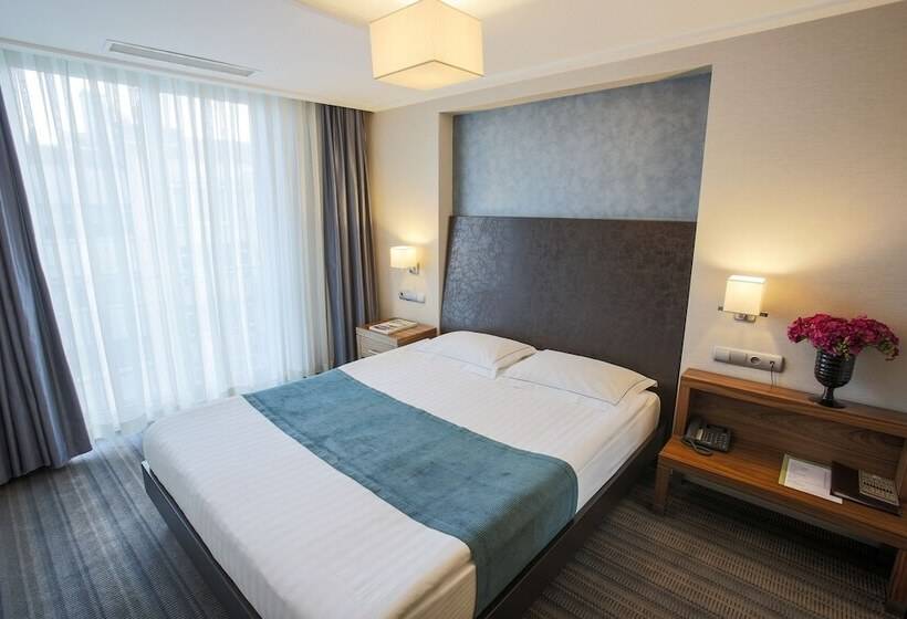 Housez Suites And Apartments Special Class