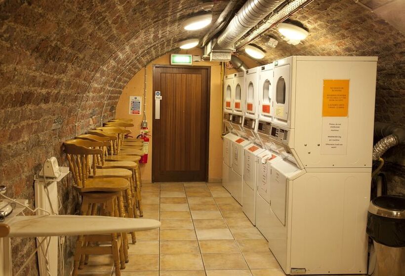 Isaacs Hostel
