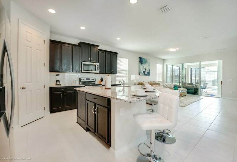 7 Bed 5 Ba Villa With Games, Pool & Spa