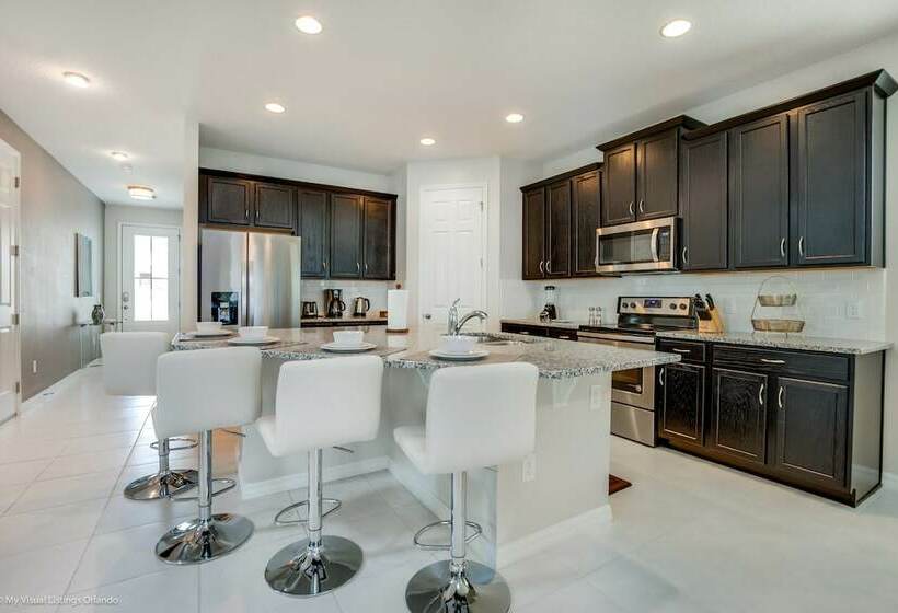 7 Bed 5 Ba Villa With Games, Pool & Spa