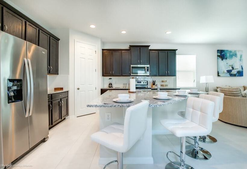 7 Bed 5 Ba Villa With Games, Pool & Spa