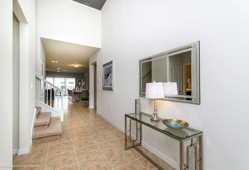 Beautiful 8 Bed Villa Pool & Spa