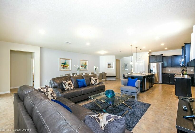 Beautiful 8 Bed Villa Pool & Spa