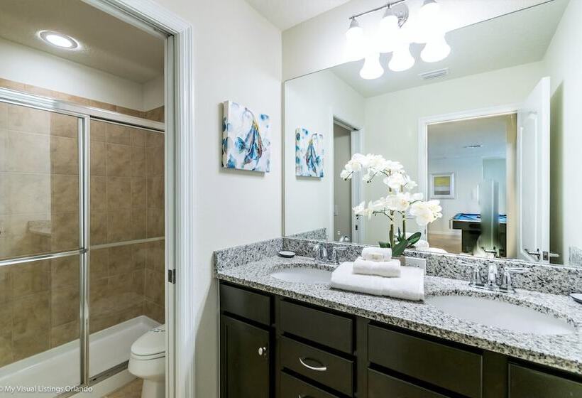 Beautiful 8 Bed Villa Pool & Spa