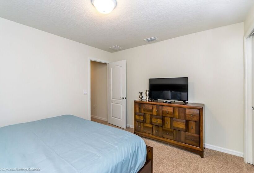 Beautiful 8 Bed Villa Pool & Spa