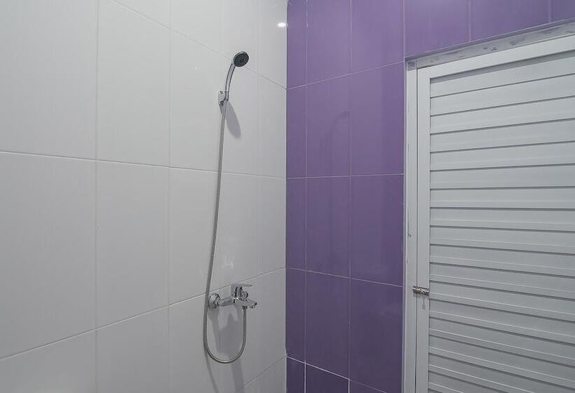 Пансион Reddoorz @ Gatot Subroto Street Bandung 2