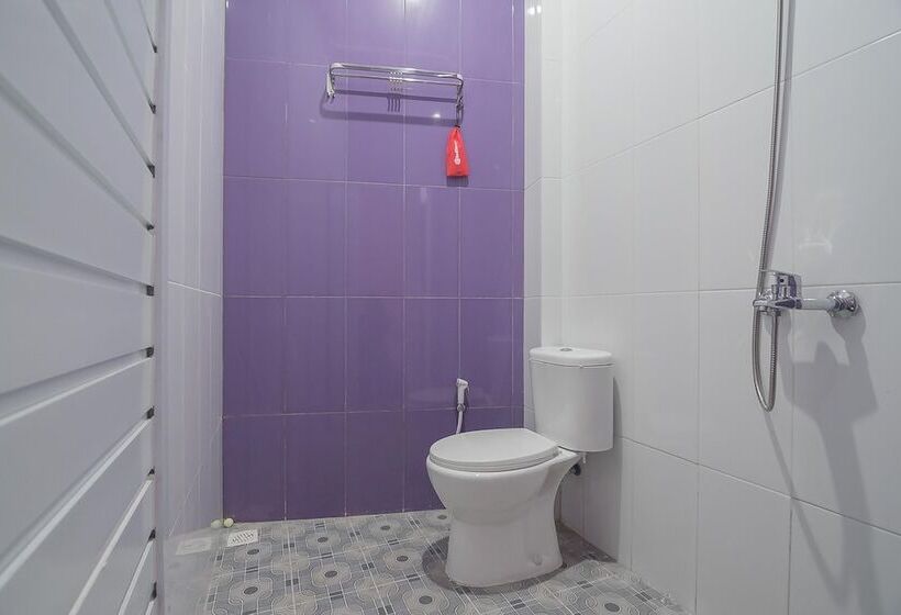 ペンション Reddoorz @ Gatot Subroto Street Bandung 2