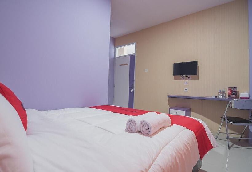 ペンション Reddoorz @ Gatot Subroto Street Bandung 2