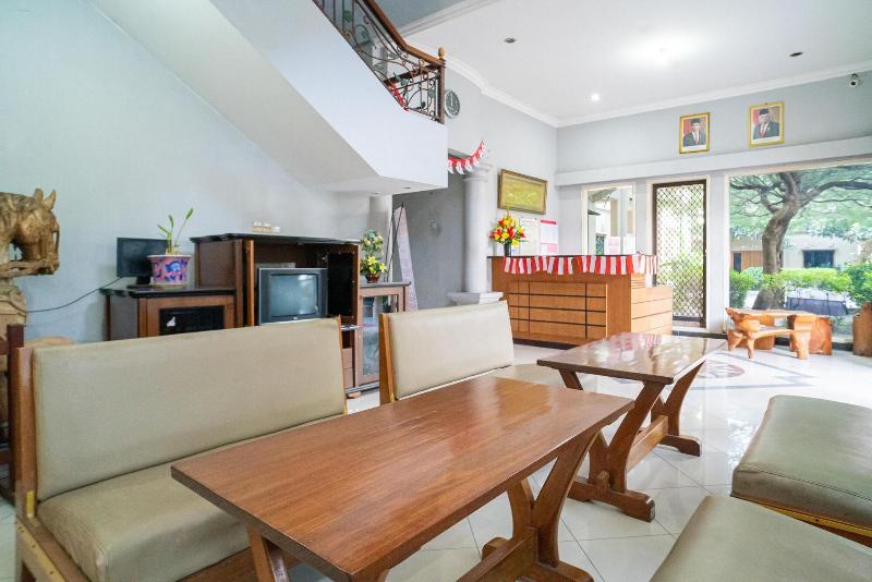 بنسيون Reddoorz Near Rumah Sakit Baptis Kediri