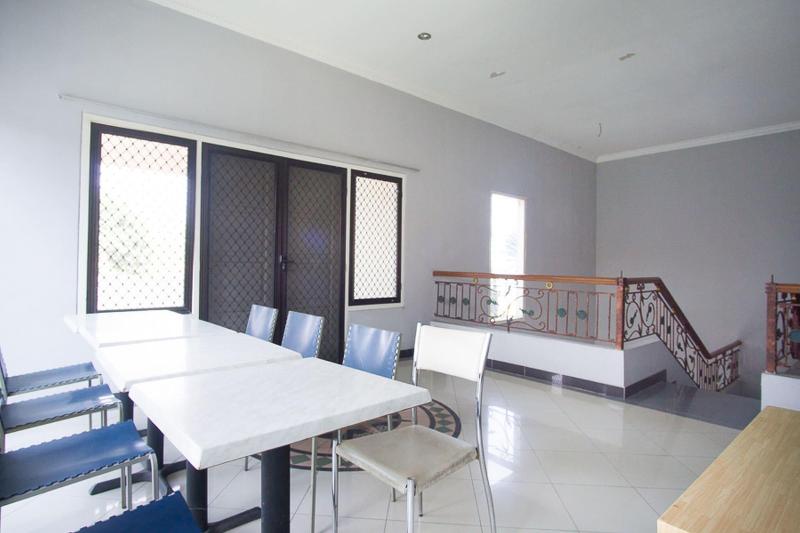 بنسيون Reddoorz Near Rumah Sakit Baptis Kediri