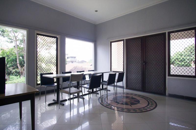 بنسيون Reddoorz Near Rumah Sakit Baptis Kediri