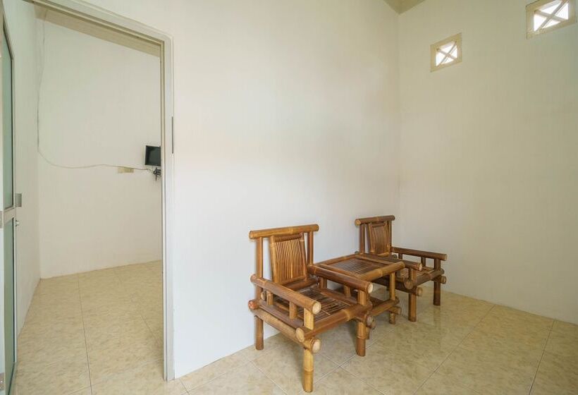 פנסיון Reddoorz Near Watervang Lubuk Linggau 2