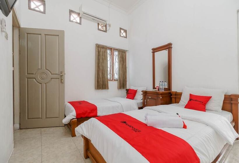 پانسیون Reddoorz Near Watervang Lubuk Linggau 2