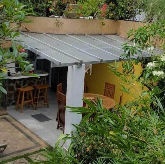 تختخواب و صبحانه Villa Lumbalumba Banyualit
