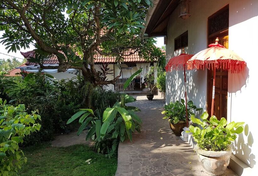 تختخواب و صبحانه Villa Lumbalumba Banyualit