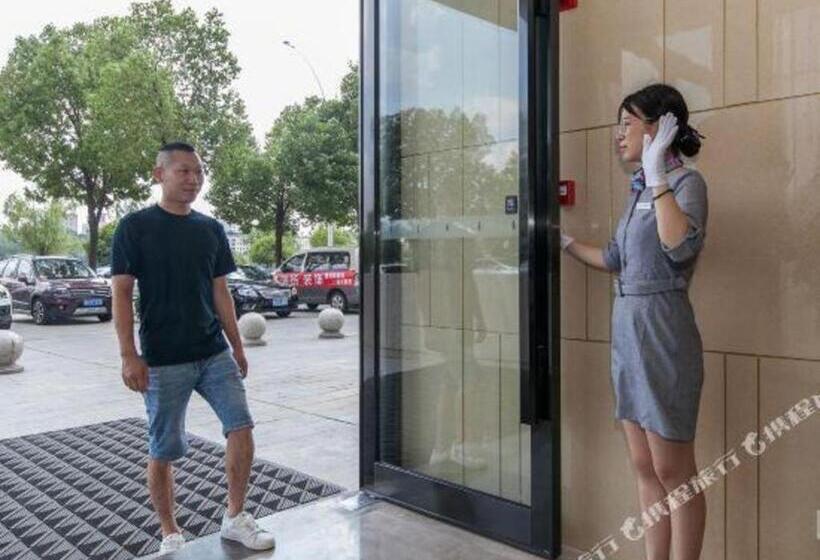 Lavande Hotels· Suizhou Wenfeng