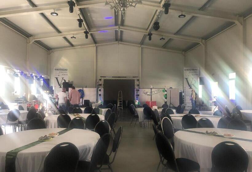 تختخواب و صبحانه Vecsési Rendezvényközpont és Panzió