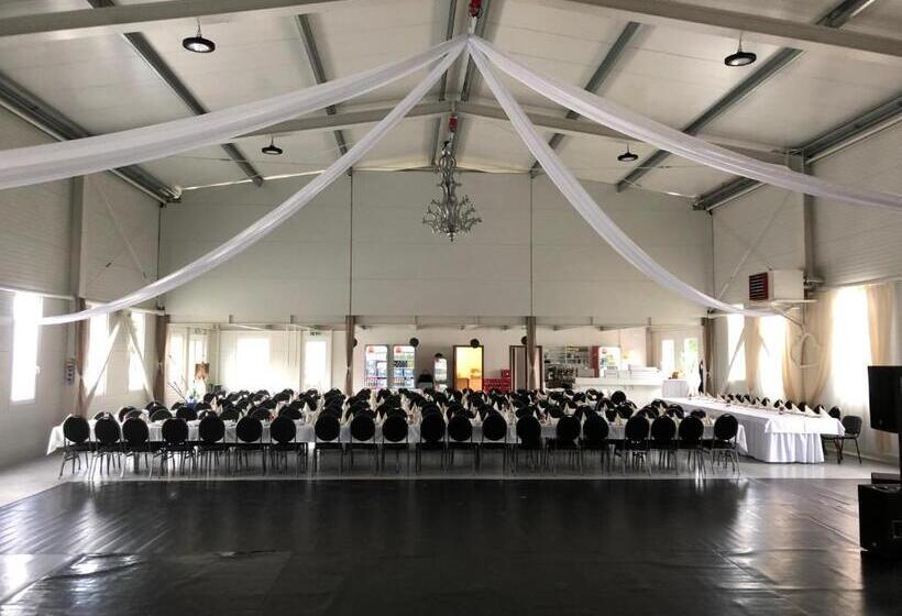 تختخواب و صبحانه Vecsési Rendezvényközpont és Panzió