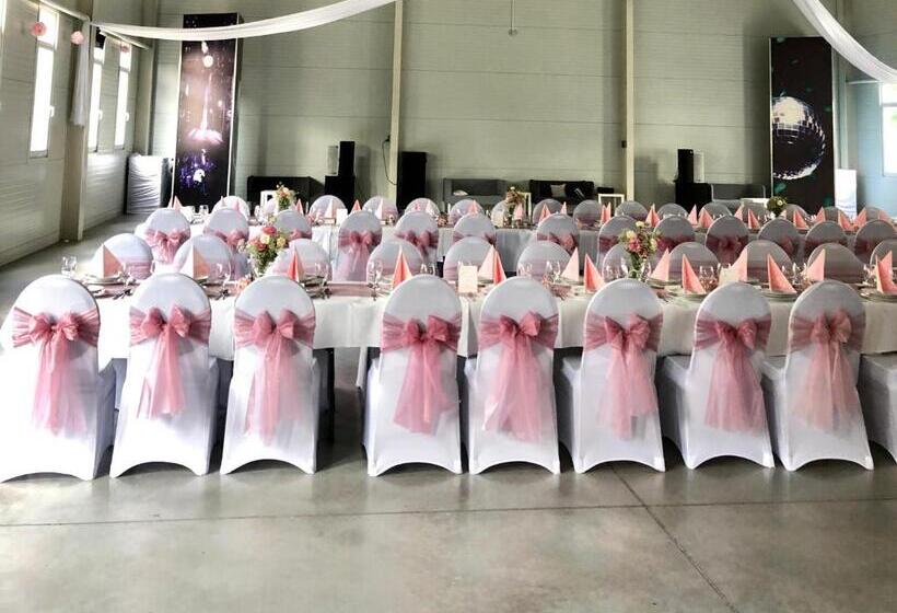 تختخواب و صبحانه Vecsési Rendezvényközpont és Panzió