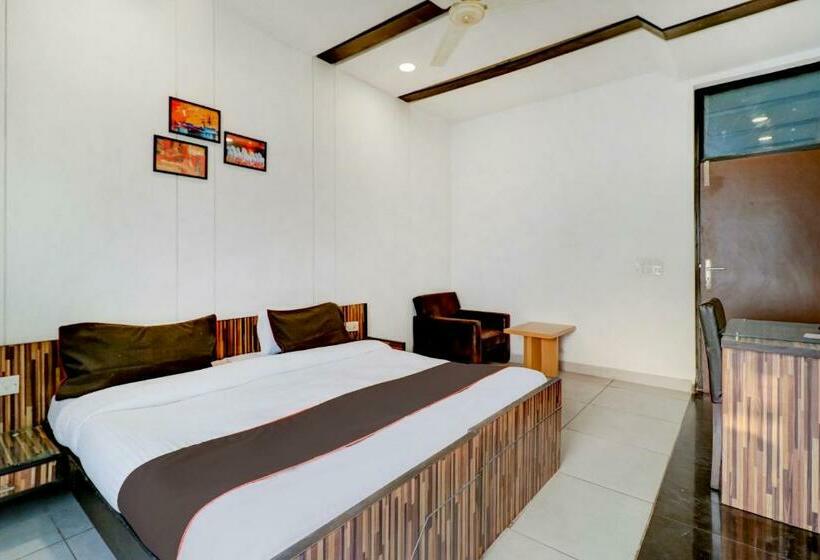 בית מלון כפרי Collection O 77038 Cozy Stayz