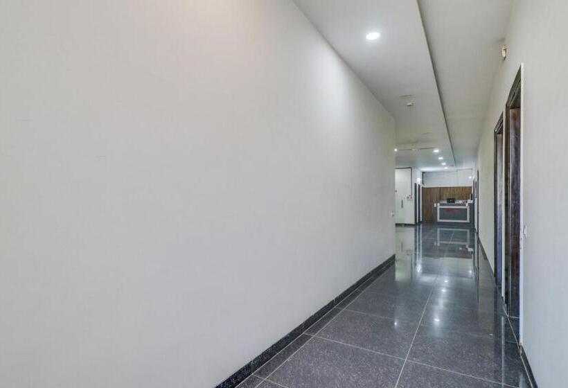 Отель Collection O 79127 Collection O Green Plaza