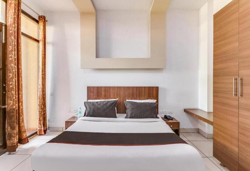 Отель Collection O 79127 Collection O Green Plaza