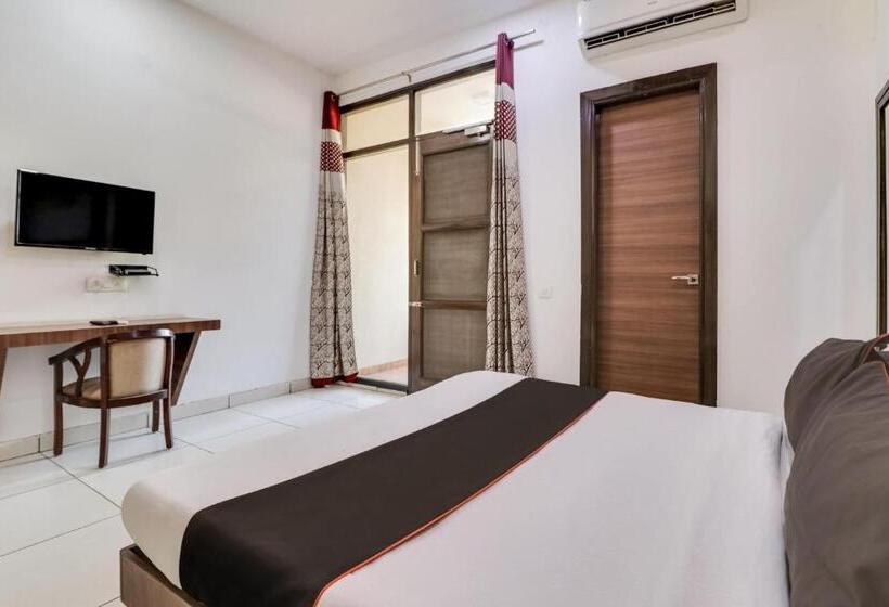 Отель Collection O 79127 Collection O Green Plaza