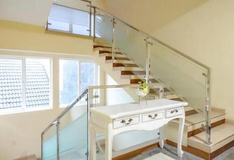 Отель De Malang Sweet Homestay Syariah Mitra Reddoorz