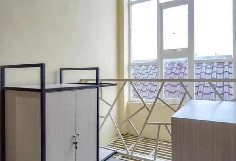 Отель De Malang Sweet Homestay Syariah Mitra Reddoorz