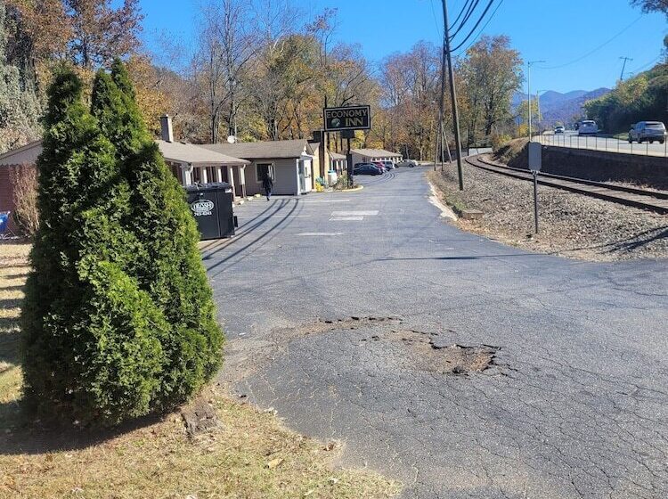 ホテル Economy Inn Sylva