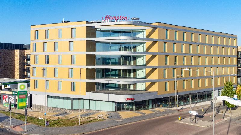 Отель Hampton By Hilton Ashford International