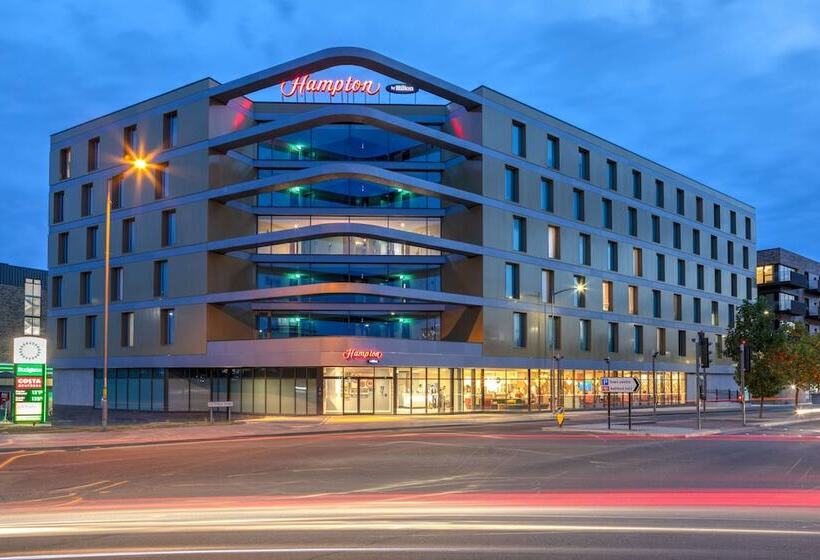 Отель Hampton By Hilton Ashford International
